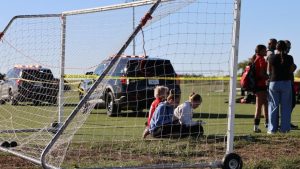 abdde-bir-arac-futbol-sahasina-daldi-olu-ve-yaralilar-var-tah2.jpg