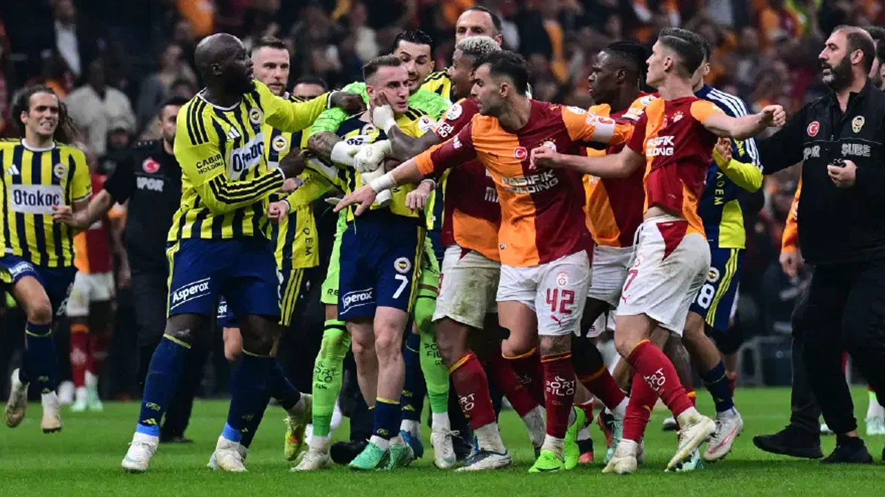 Fenerbahçe’den derbi sonrası çıkan kavga için açıklama! “Futbolcularımıza saldırıldı”