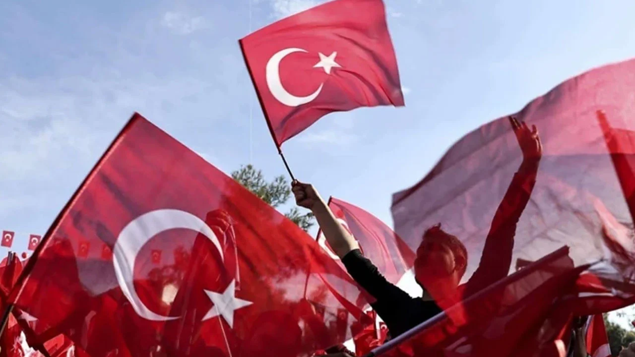 28 Ekim yarım gün tatil mi?