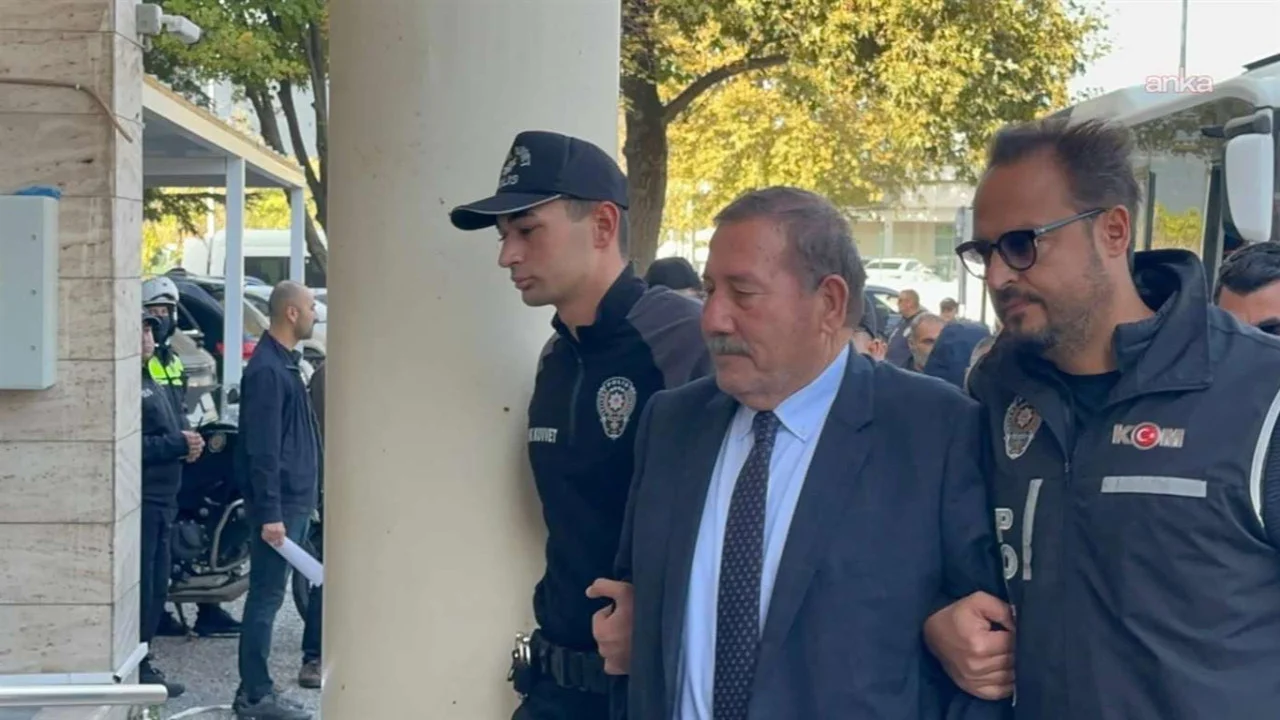 Milas Belediye Başkanı Topuz ve oğlu Burdur’daki cezaevine nakledildi