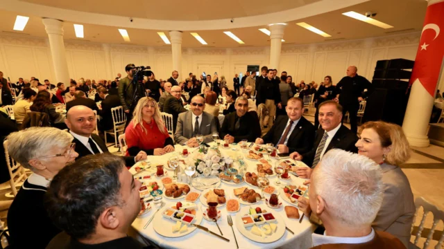 İBB 961 mahalle muhtarını ağırladı