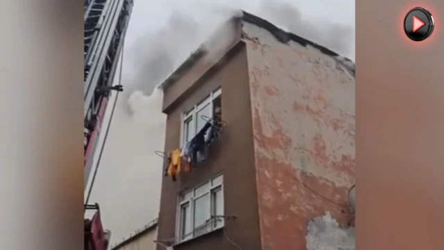 Fatih’te binalar alev alev yandı