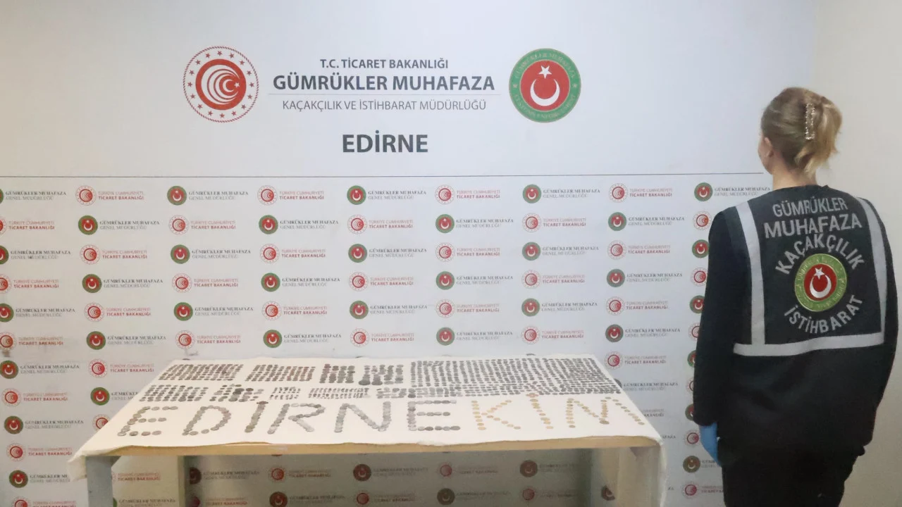 İpsala ve Kapıkule’de 7 bin 160 tarihi eser ele geçirildi
