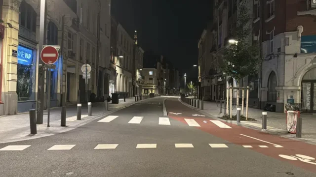 Paris ve Lyon’da kısmi sokağa çıkma yasağı uzatıldı