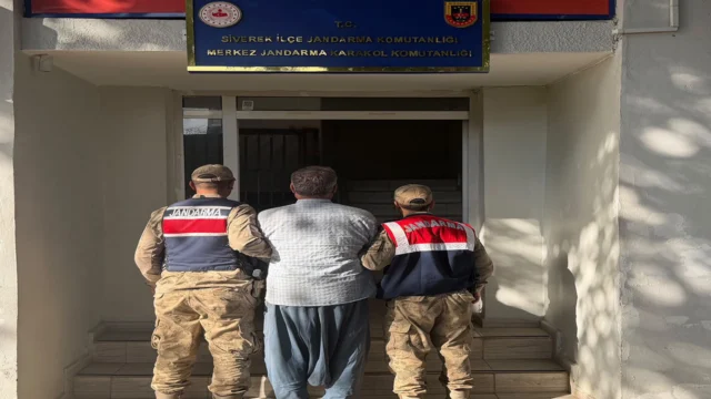Şanlıurfa’da köpeği hareket halindeki araca bağlayan sürücü gözaltına alındı
