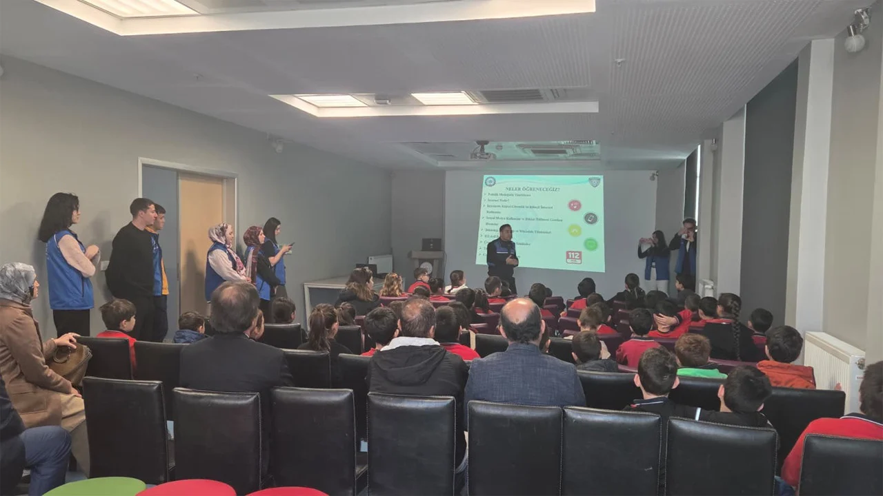 Bozüyük’te özel güvenlik kursiyerlerine dolandırıcılık ve KAAN uygulaması eğitimi