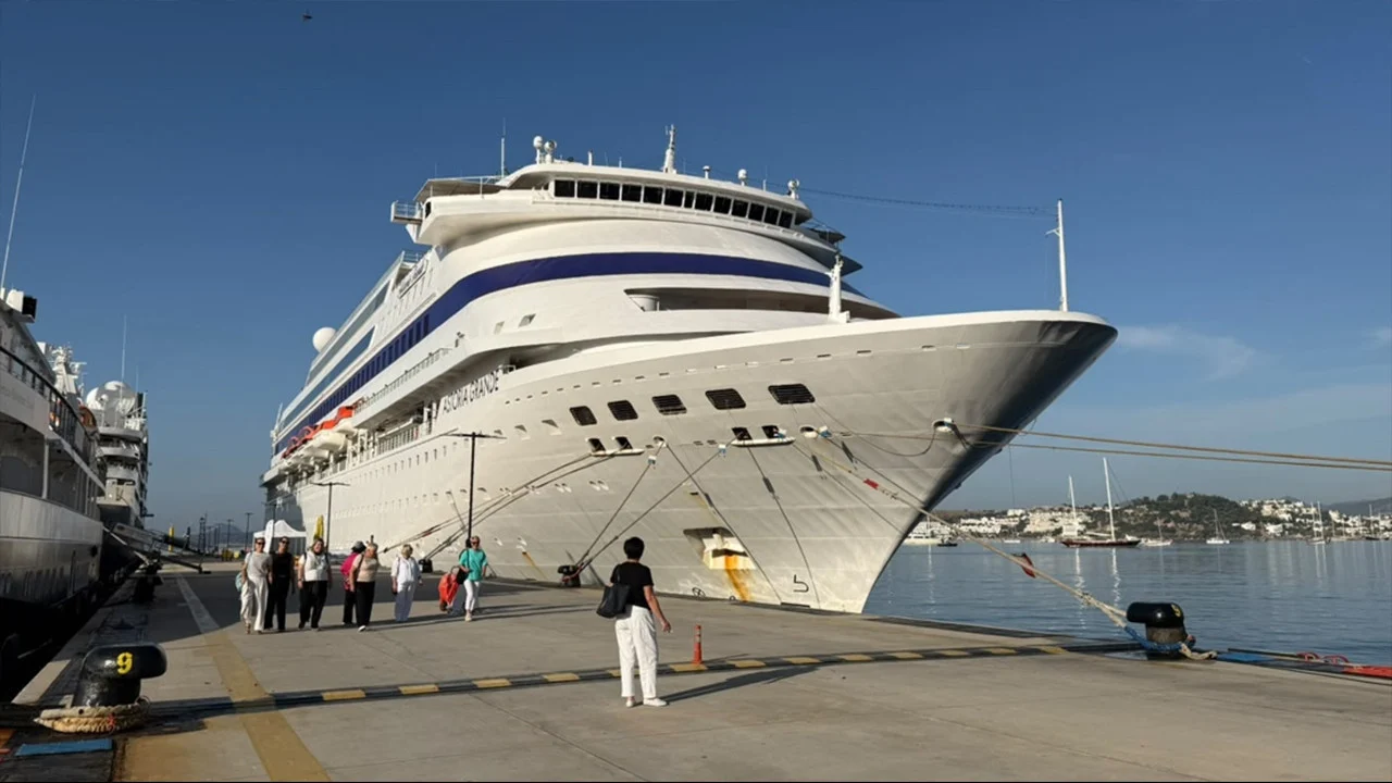 3 kruvaziyer, Bodrum’a 650 turist taşıdı