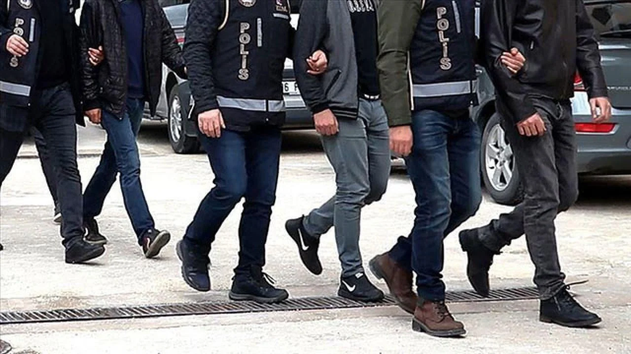 Adana’da suç örgütünün “kurgu trafik kazaları” için kiralık şoförler kullandığı ortaya çıktı